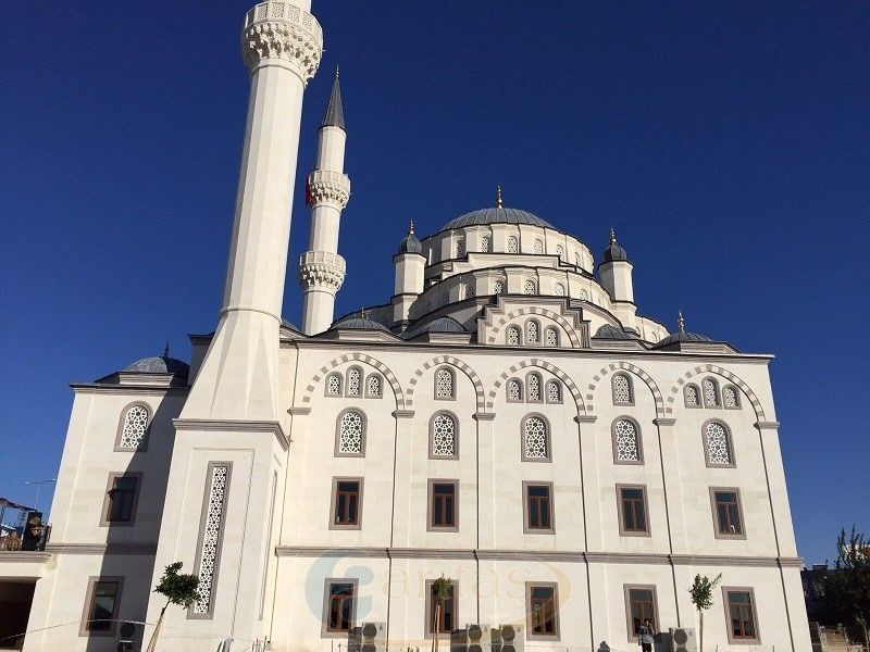 Arif Uçurum Camii